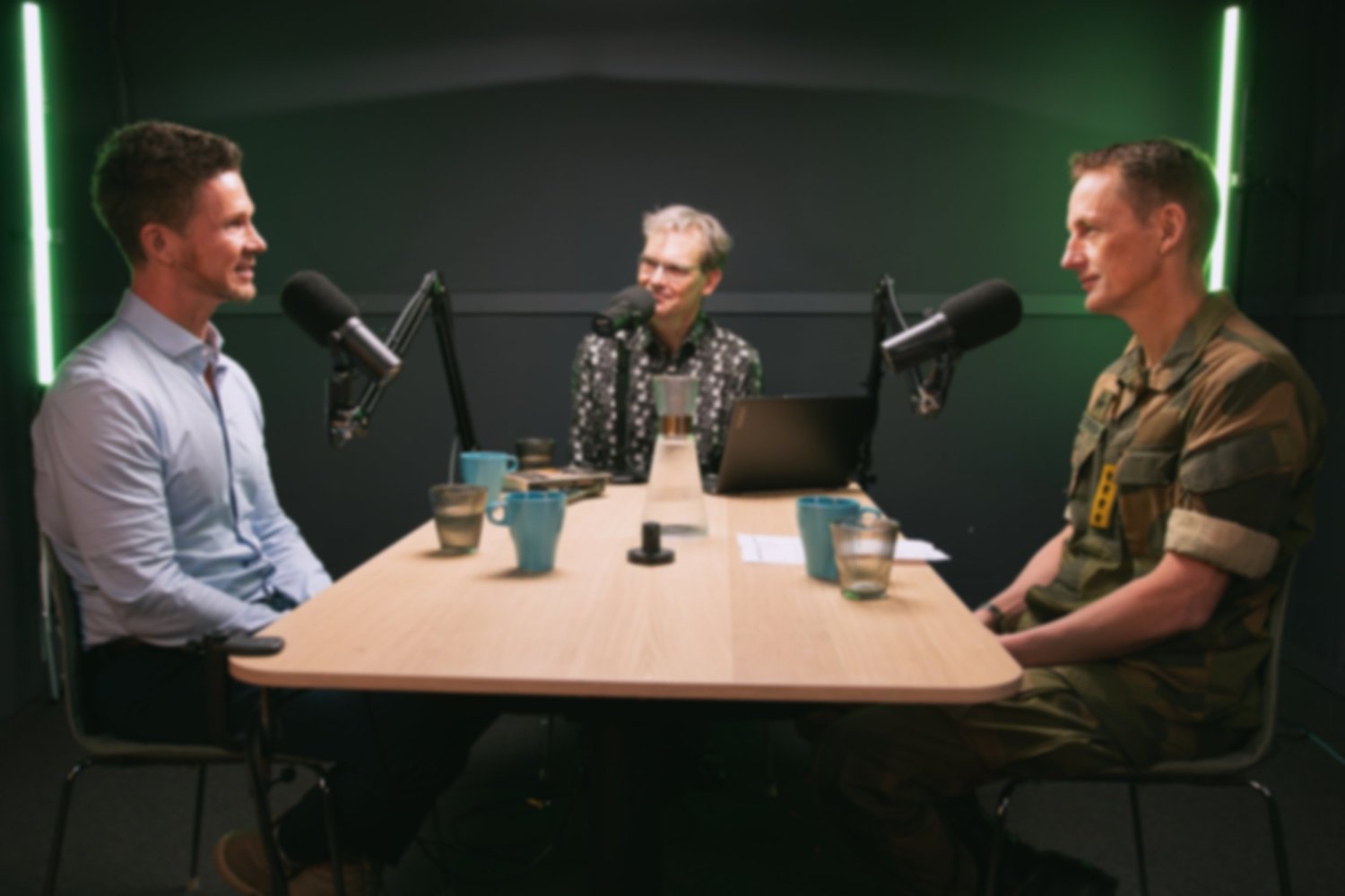 Podkastopptak med tre gjester i Noblewolfs studio i Wessels gate 4